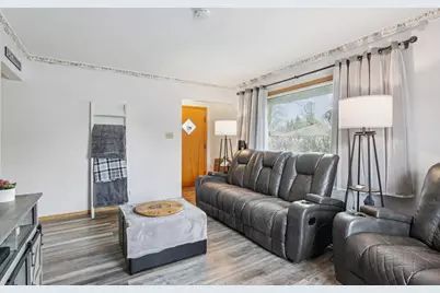 2306 S 85th St, West Allis, WI 53227 - Photo 5