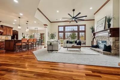 560  Birchwood Dr, Hartland, WI 53029 - Photo 9