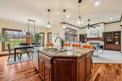 560  Birchwood Dr, Hartland, WI 53029 - Photo 15