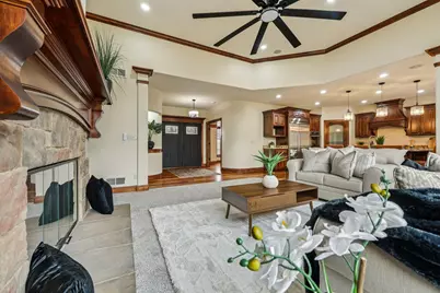 560  Birchwood Dr, Hartland, WI 53029 - Photo 11