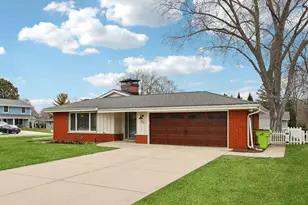 630 Pleasant Dr, Hartland, WI 53029 - Photo 27