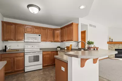 617  Hickory Hollow Rd #A, Racine, WI 53185 - Photo 7