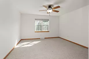 617 Hickory Hollow Rd, Racine, WI 53185 - Photo 11