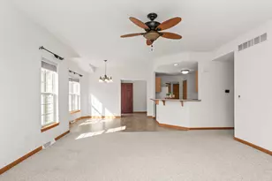 617 Hickory Hollow Rd, Racine, WI 53185 - Photo 5