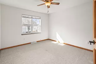 617 Hickory Hollow Rd, Racine, WI 53185 - Photo 19