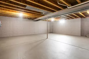 617 Hickory Hollow Rd, Racine, WI 53185 - Photo 41