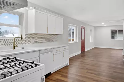 5940 N 72nd St, Milwaukee, WI 53218 - Photo 9