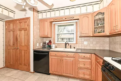 6015 S 18th St, Milwaukee, WI 53221 - Photo 15