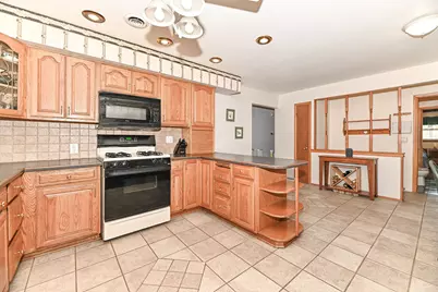 6015 S 18th St, Milwaukee, WI 53221 - Photo 13