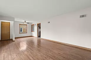 2459 S 82nd St, West Allis, WI 53219 - Photo 13