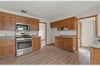 2459 S 82nd St, West Allis, WI 53219 - Photo 5