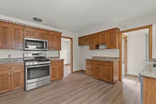2459 S 82nd St, West Allis, WI 53219 - Photo 5
