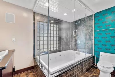 1845 N Warren Ave #1847, Milwaukee, WI 53202 - Photo 9