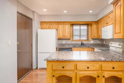 9508 W Maple Ct #01, West Allis, WI 53214 - Photo 3