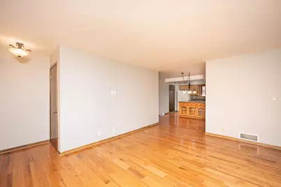 9508 W Maple Ct #01, West Allis, WI 53214 - Photo 9