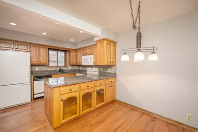 9508 W Maple Ct #01, West Allis, WI 53214 - Photo 7