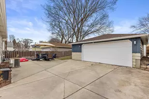 1130 S 101st St, West Allis, WI 53214 - Photo 29