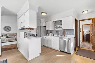 1130 S 101st St, West Allis, WI 53214 - Photo 15