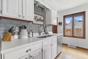 1130 S 101st St, West Allis, WI 53214 - Photo 21