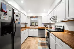 157 W Goldleaf Ave, Milwaukee, WI 53207 - Photo 9