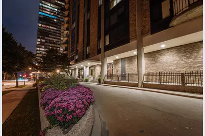 929 N Astor St #2601/2603, Milwaukee, WI 53202 - Photo 13