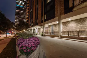 929 N Astor St, Milwaukee, WI 53202 - Photo 13