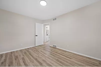 5771 N 97th St, Milwaukee, WI 53225 - Photo 11