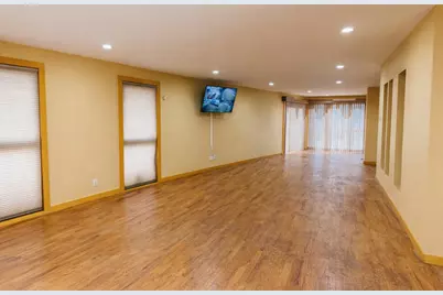 4647 W Scranton Pl, Milwaukee, WI 53216 - Photo 5