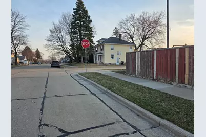 4120  13th St, Racine, WI 53405 - Photo 9