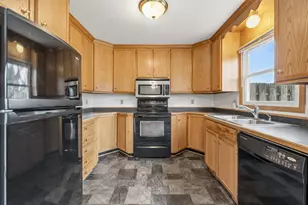 2419 Deerfield Dr, West Bend, WI 53090 - Photo 7