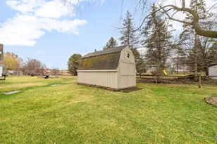 2421 Deerfield Dr, West Bend, WI 53090 - Photo 23