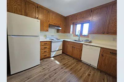 2411  Cross Creek Dr #C, Sheboygan, WI 53081 - Photo 3