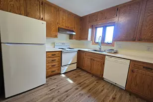 2411 Crosscreek Dr, Sheboygan, WI 53081 - Photo 3