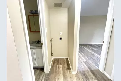 8643 N Servite Dr #214, Milwaukee, WI 53223 - Photo 9