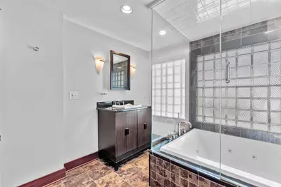 1845 N Warren Ave #1847, Milwaukee, WI 53202 - Photo 11