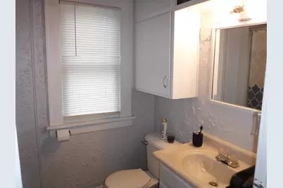 909 S 21st St, Manitowoc, WI 54220 - Photo 11