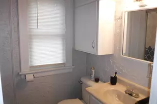 909 S 21st St, Manitowoc, WI 54220 - Photo 11