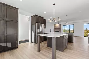 W251N2371 Valleyview Circle, Pewaukee, WI 53072 - Photo 5