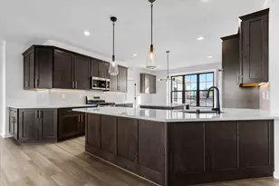 W251N2371 Valleyview Circle, Pewaukee, WI 53072 - Photo 3