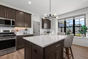 W251N2371 Valleyview Cir, Pewaukee, WI 53072 - Photo 5