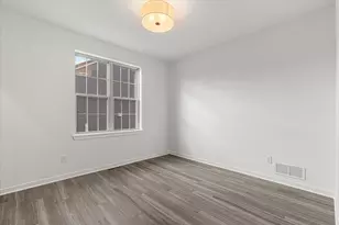 W251N2399 Valleyview Cir, Pewaukee, WI 53072 - Photo 17