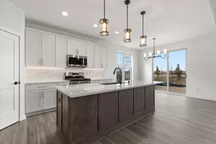 W251N2399 Valleyview Cir, Pewaukee, WI 53072 - Photo 5