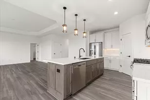 W251N2399 Valleyview Cir, Pewaukee, WI 53072 - Photo 3