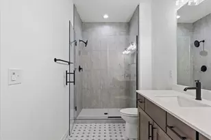 W251N2413 Valleyview Cir, Pewaukee, WI 53072 - Photo 15