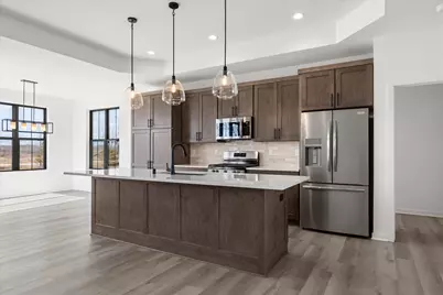 W251N2413  Valleyview Cir, Pewaukee, WI 53072 - Photo 3