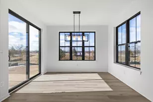 W251N2413 Valleyview Cir, Pewaukee, WI 53072 - Photo 5