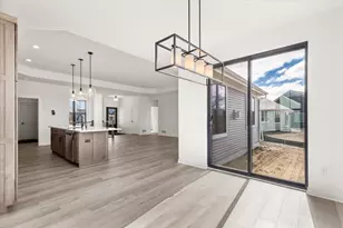 W251N2413 Valleyview Cir, Pewaukee, WI 53072 - Photo 7