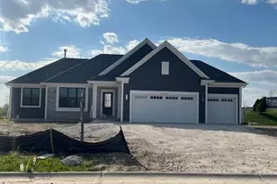 W251N2437 Valleyview Cir, Pewaukee, WI 53072 - Photo 1