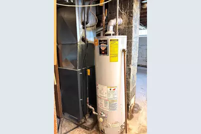 8830 W Acacia St, Milwaukee, WI 53224 - Photo 23