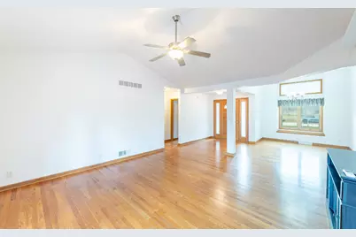 10655  33rd Ave, Pleasant Prairie, WI 53158 - Photo 5